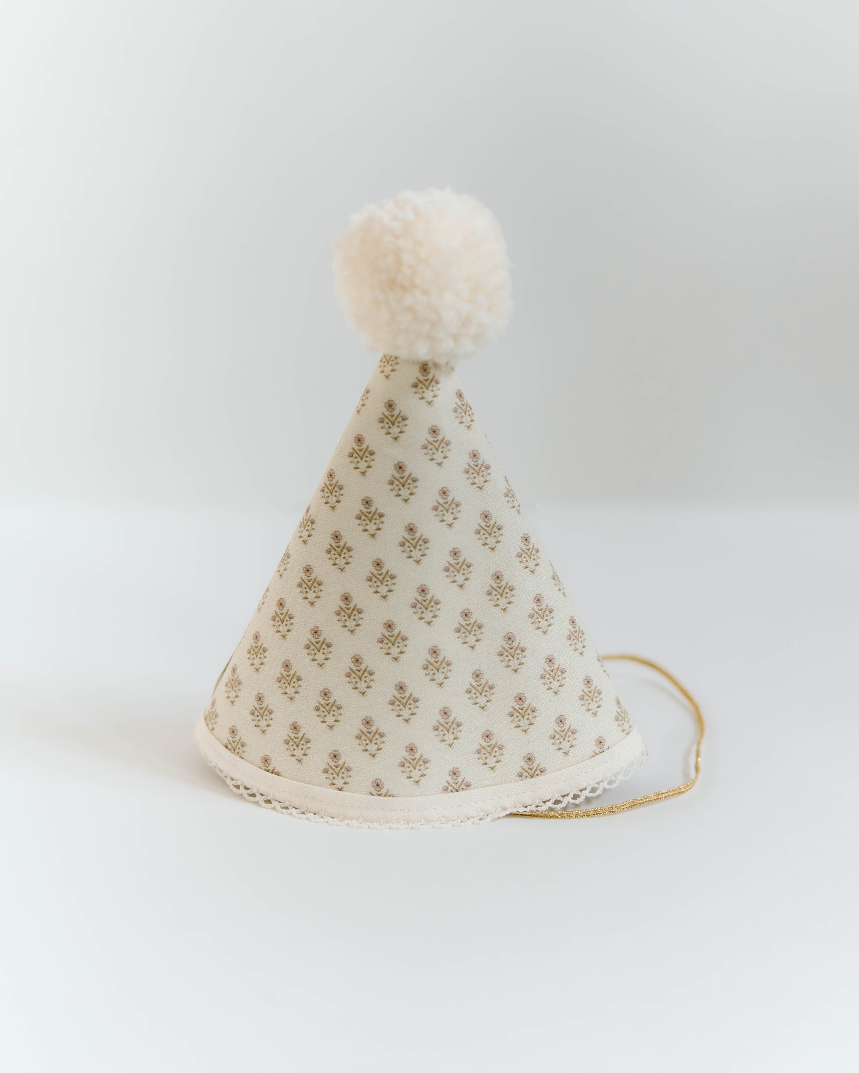 Birthday hat / Heirloom pattern
