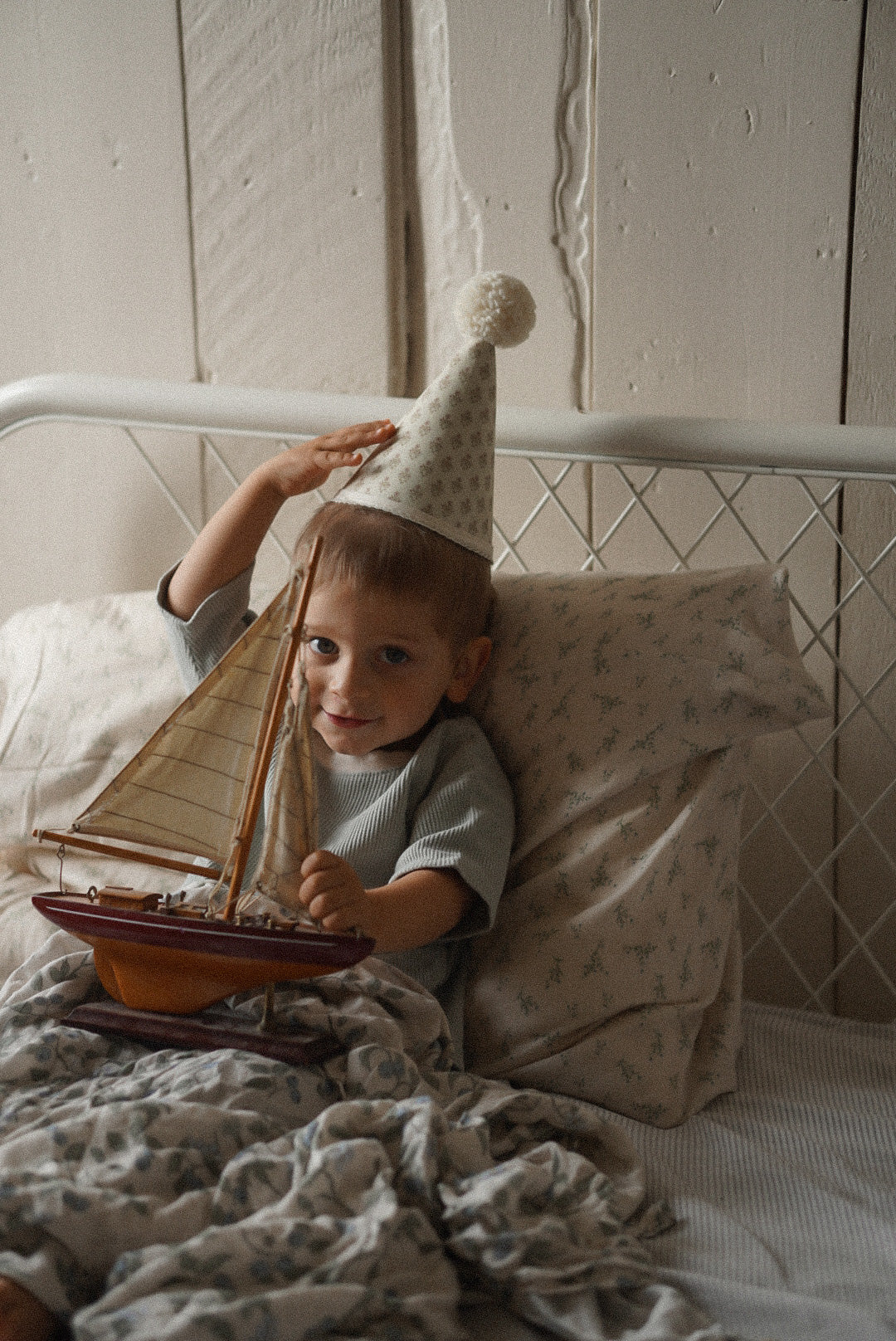 Birthday hat / Heirloom pattern