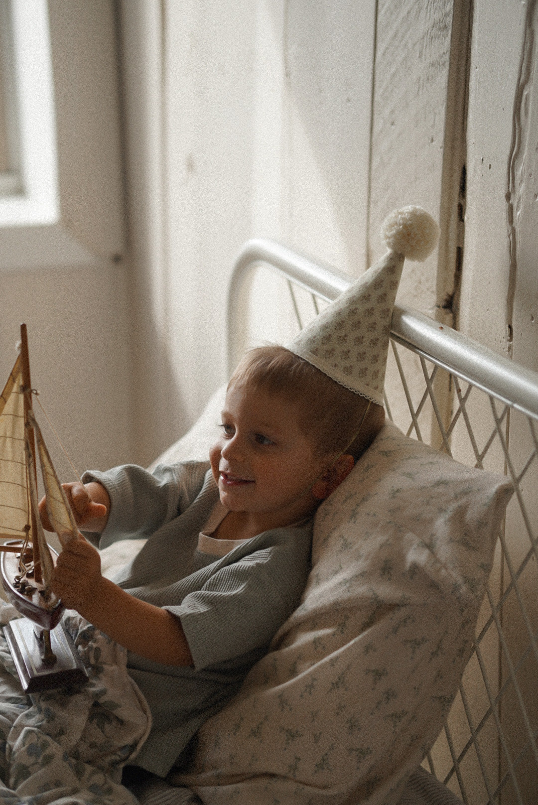 Birthday hat / Heirloom pattern