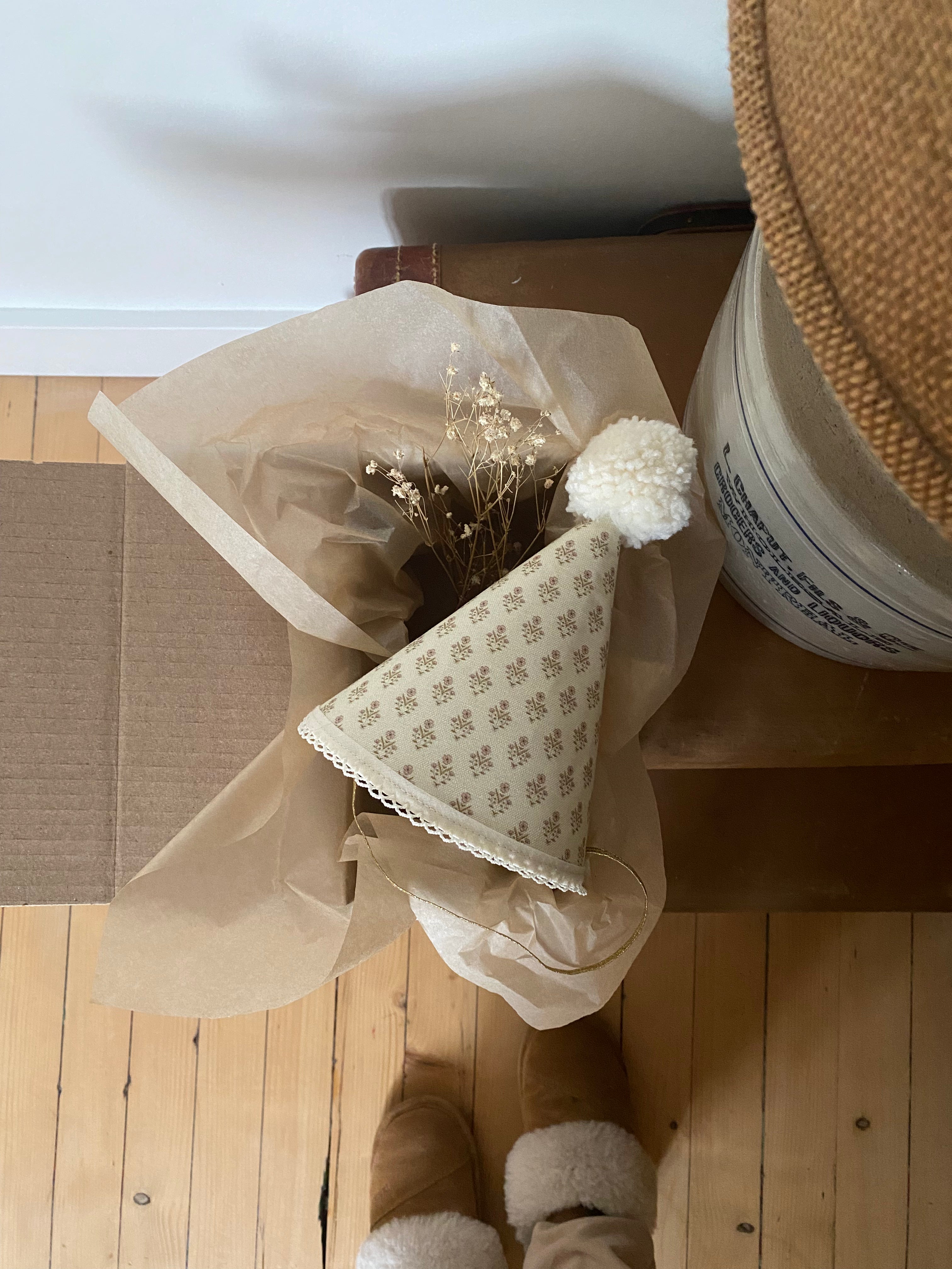 Birthday hat / Heirloom pattern