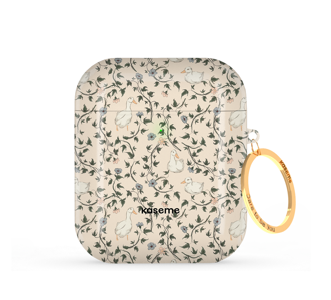 Vintage Goose by Solange Pilote AirPods Case