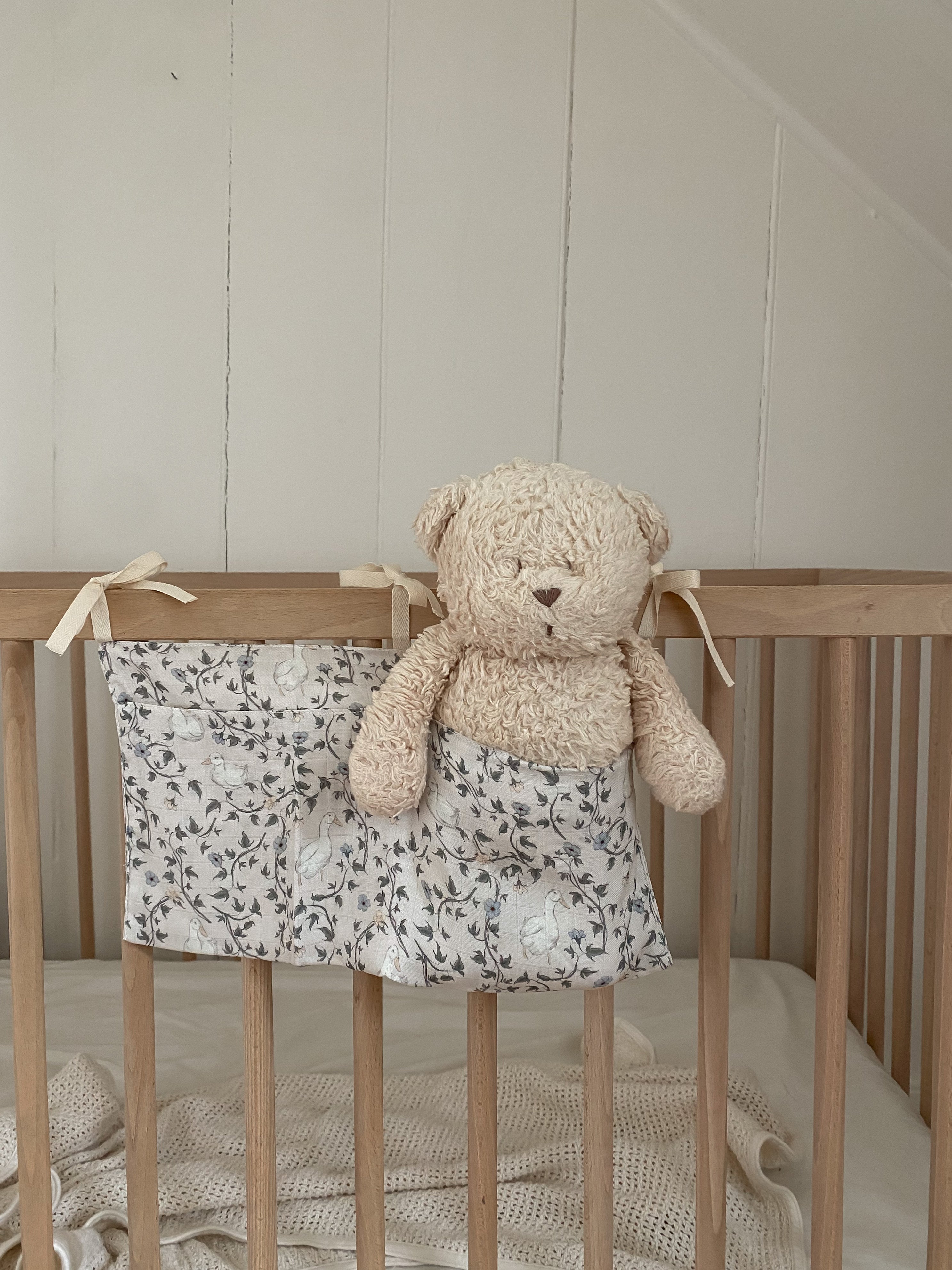 Bed pouch